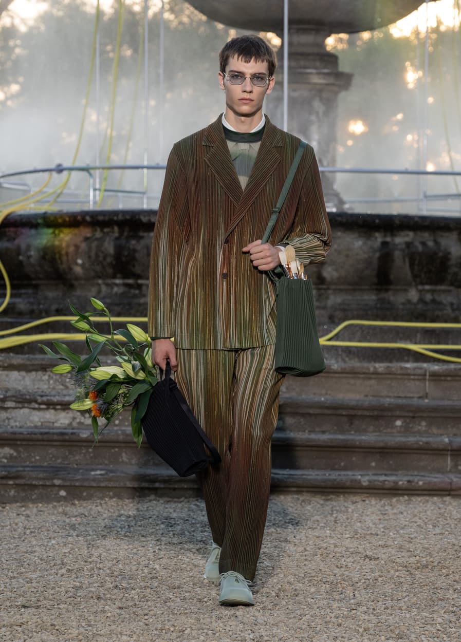 HOMME PLISSÉ ISSEY MIYAKE, invité d'honneur au Pitti Uomo 2025